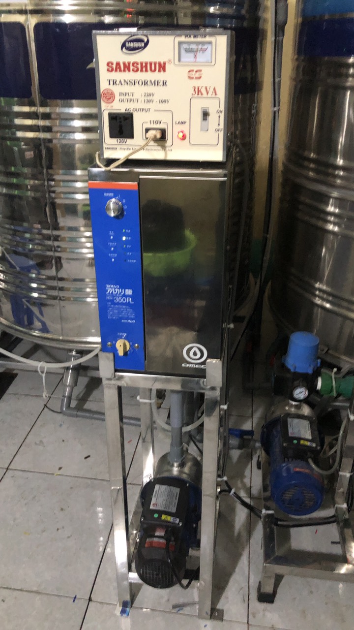 Lắp đặt hệ thống lọc nước Ion Kiềm & máy chiết chai tự động 350L/h tại An Giang